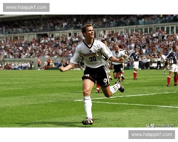 世界杯历史上的经典头球时刻与进球分析